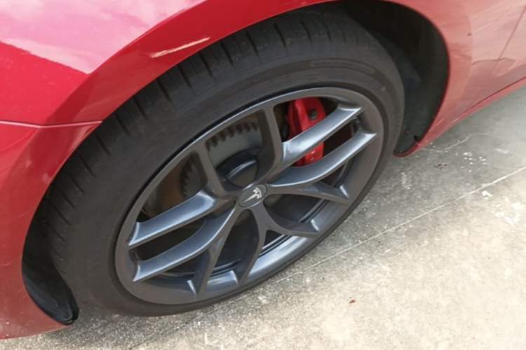 Used Tesla Model 3 2022 Performance High-Performance All-Wheel-Drive Version Left Front Wheel Hub