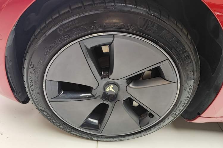 Used Tesla Model 3 2022 Rear-Wheel-Drive Version Left Front Wheel Hub