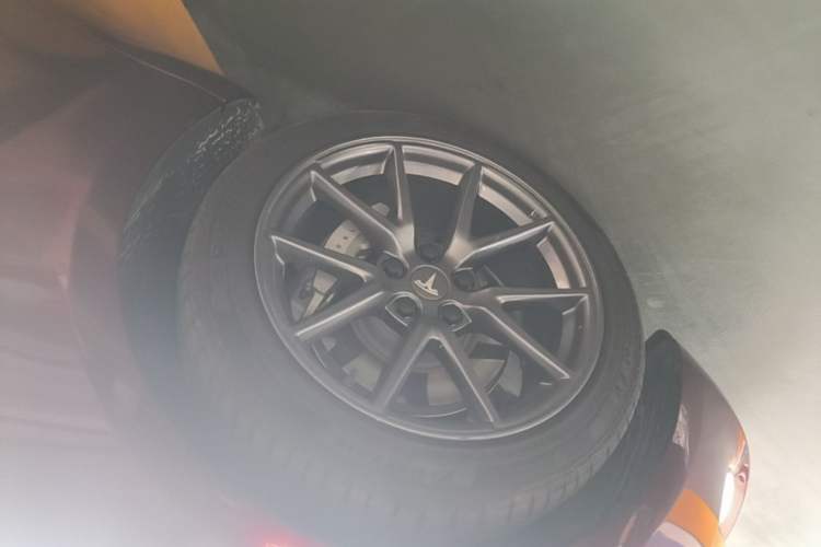 Used Tesla Model 3 2022 Rear-Wheel-Drive Version Left Front Wheel Hub