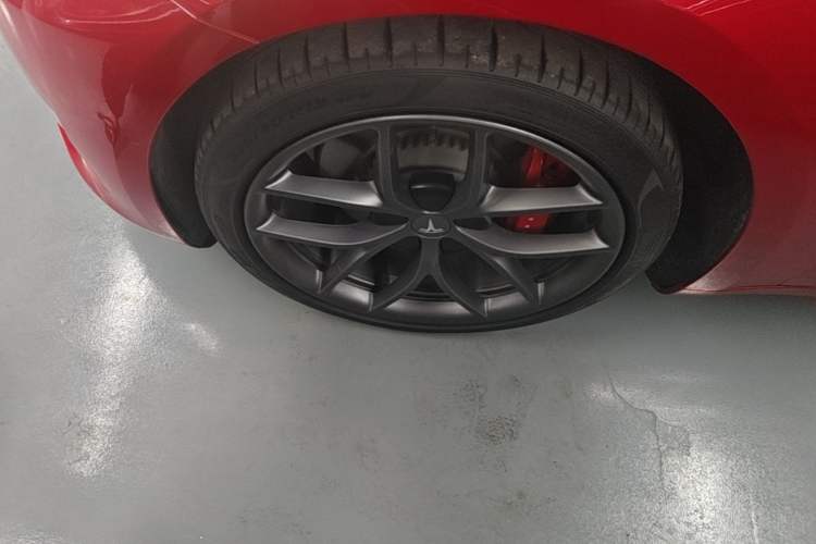 Used Tesla Model 3 2022 Performance High-Performance All-Wheel-Drive Version Left Front Wheel Hub