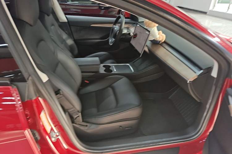 Used Tesla Model 3 2022 Rear-Wheel-Drive Version Right Front Seat