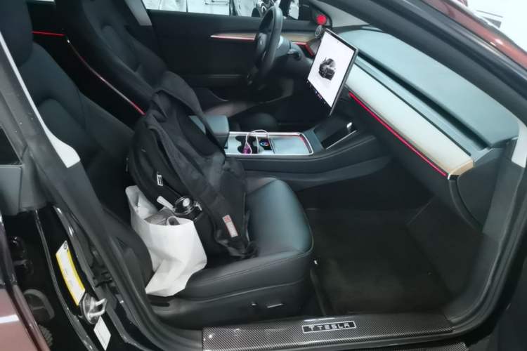 Used Tesla Model 3 2022 Rear-Wheel-Drive Version Right Front Seat