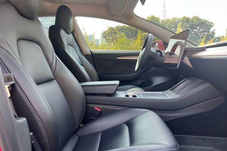 Used Tesla Model 3 2022 Rear-Wheel-Drive Version Right Front Seat