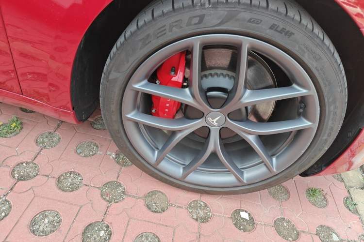Used Tesla Model 3 2022 Performance High-Performance All-Wheel-Drive Version Right Front Wheel Hub