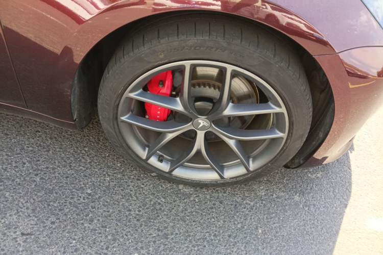 Used Tesla Model 3 2022 Performance High-Performance All-Wheel-Drive Version Right Front Wheel Hub