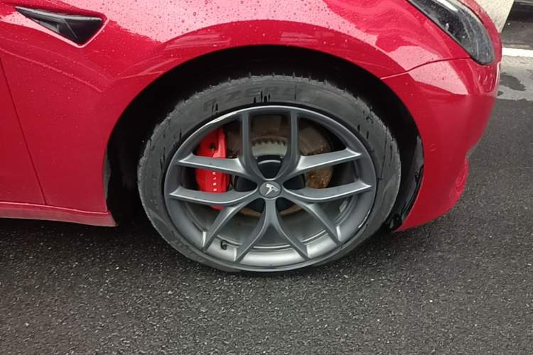 Used Tesla Model 3 2022 Performance High-Performance All-Wheel-Drive Version Right Front Wheel Hub