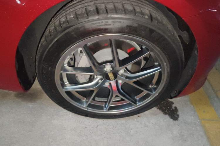 Used Tesla Model 3 2022 Rear-Wheel-Drive Version Right Front Wheel Hub