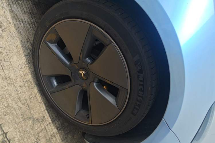Used Tesla Model 3 2022 Rear-Wheel-Drive Version Right Front Wheel Hub