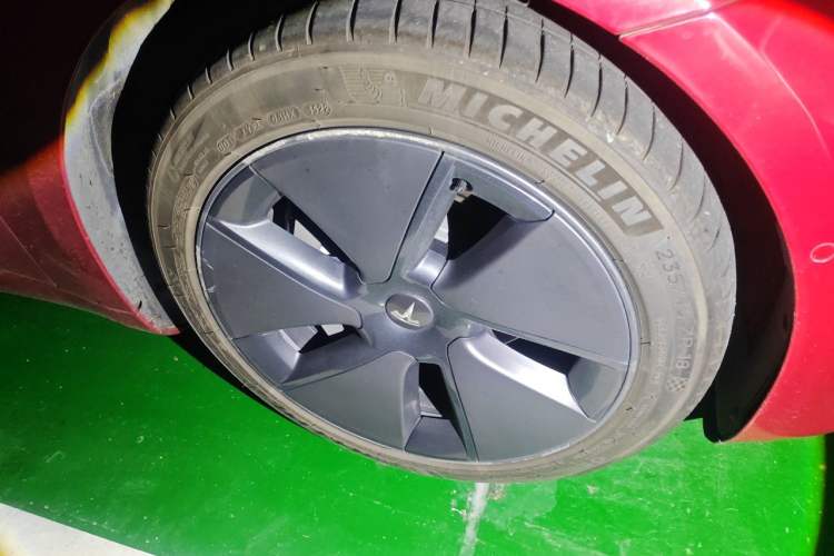 Used Tesla Model 3 2022 Rear-Wheel-Drive Version Right Front Wheel Hub