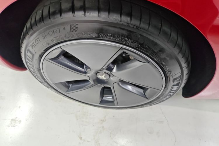 Used Tesla Model 3 2022 Rear-Wheel-Drive Version Right Rear Wheel Hub