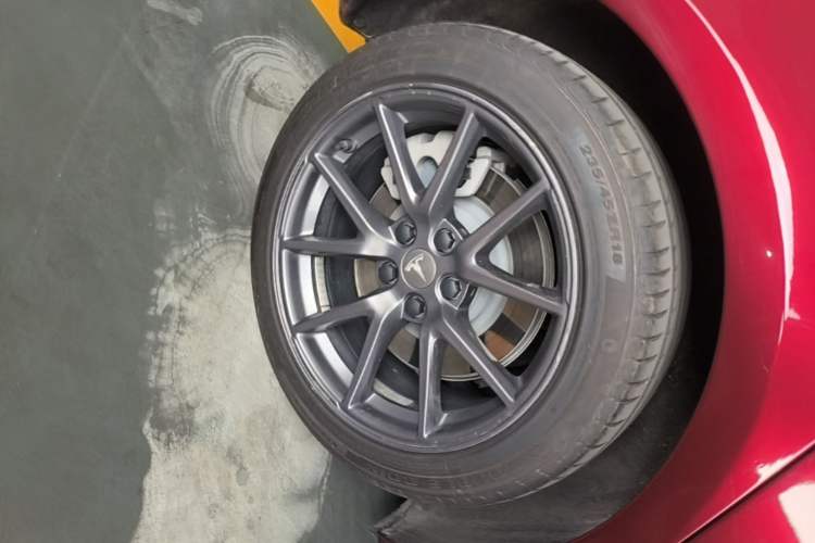 Used Tesla Model 3 2022 Rear-Wheel-Drive Version Right Rear Wheel Hub
