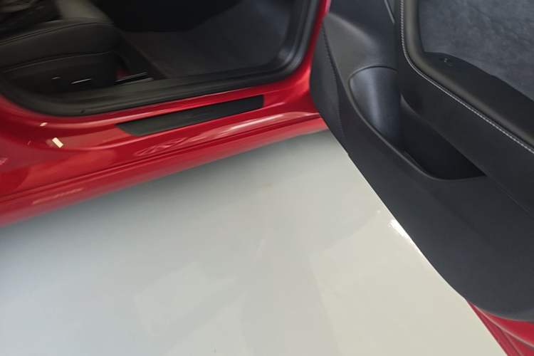 Used Tesla Model 3 2022 Rear-Wheel-Drive Version Right Side Sill