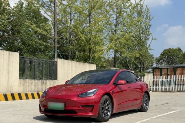 Ojetý Tesla Model 3 2022 Rear-Wheel-Drive Version