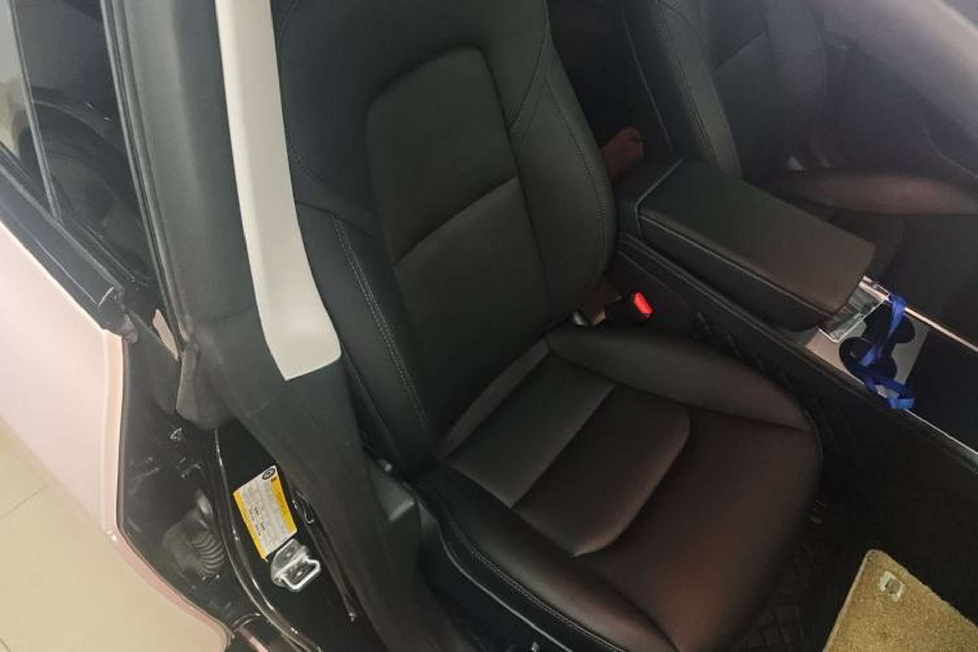 Used Tesla Model 3 2022 Rear-Wheel-Drive Version Right Front Seat