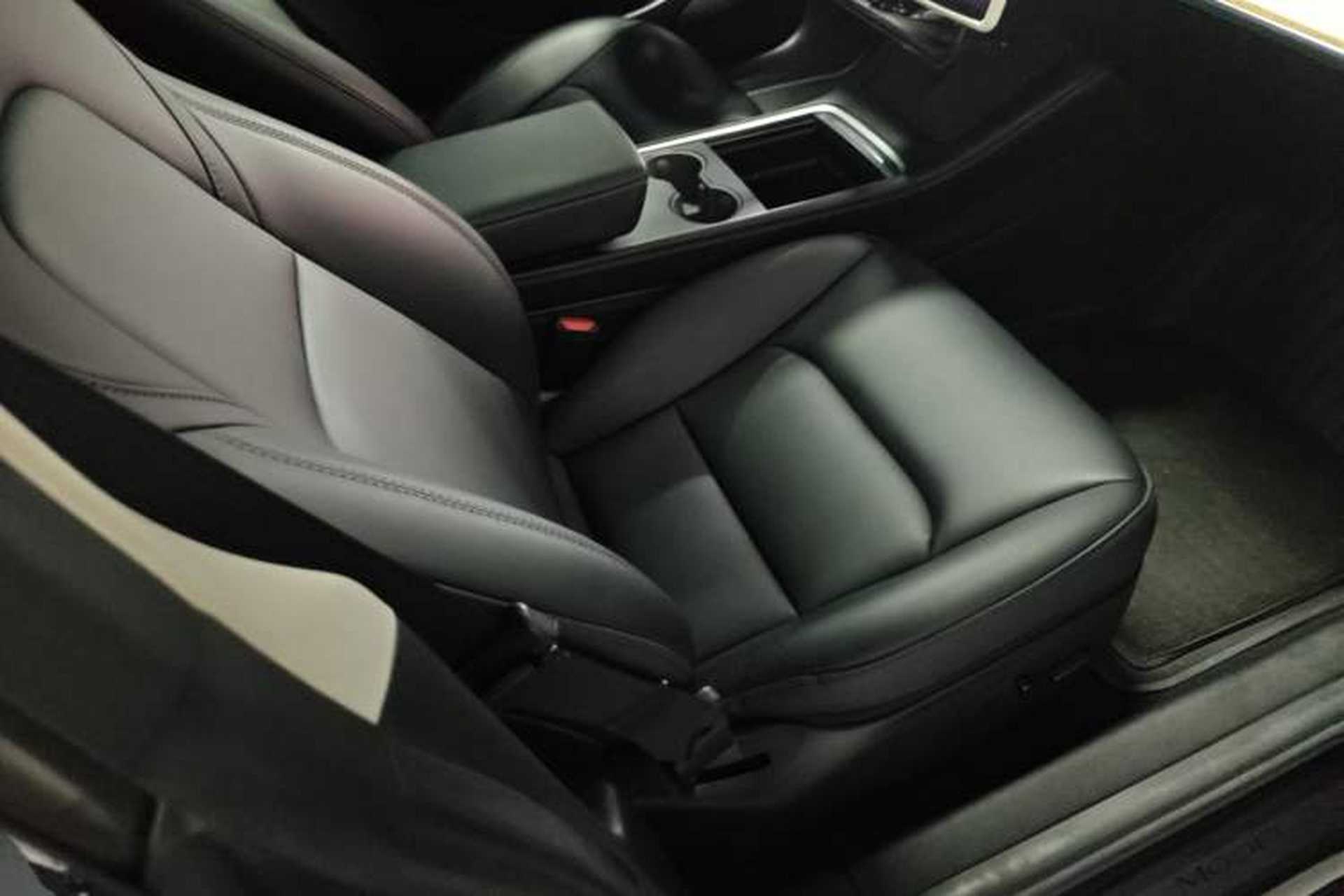 Used Tesla Model 3 2022 Rear-Wheel-Drive Version Right Front Seat