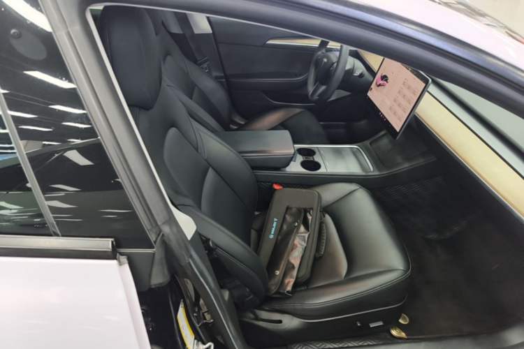 Used Tesla Model 3 2022 Rear-Wheel-Drive Version Right Front Seat