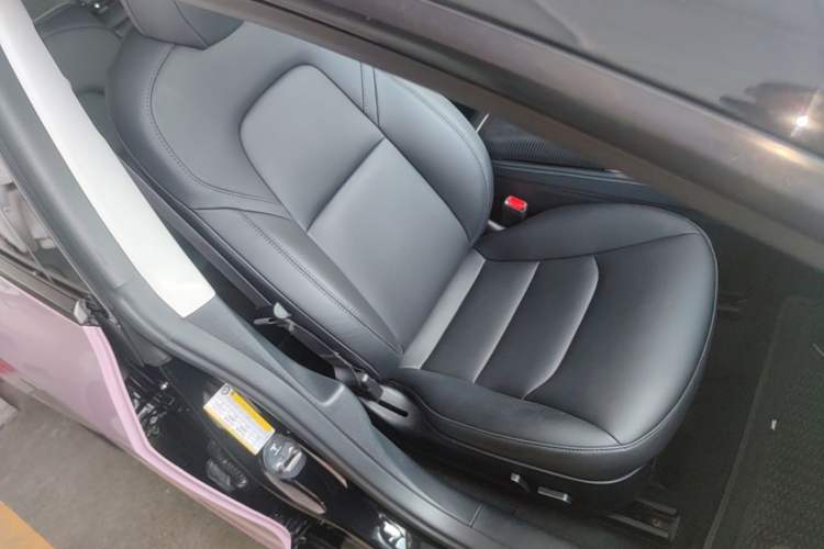 Used Tesla Model 3 2022 Rear-Wheel-Drive Version Right Front Seat