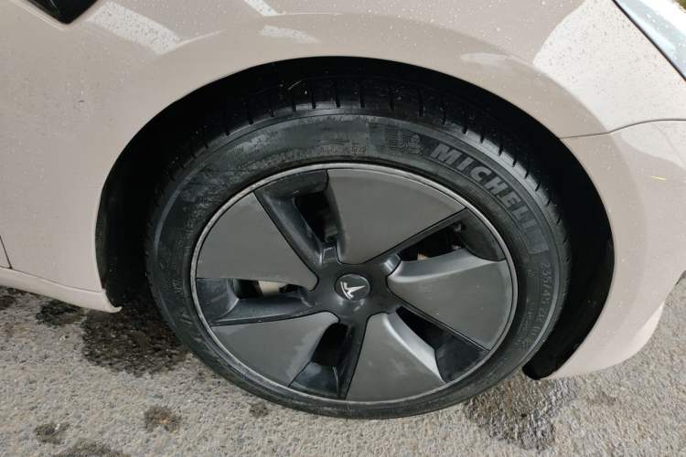 Used Tesla Model 3 2022 Rear-Wheel-Drive Version Right Front Wheel Hub