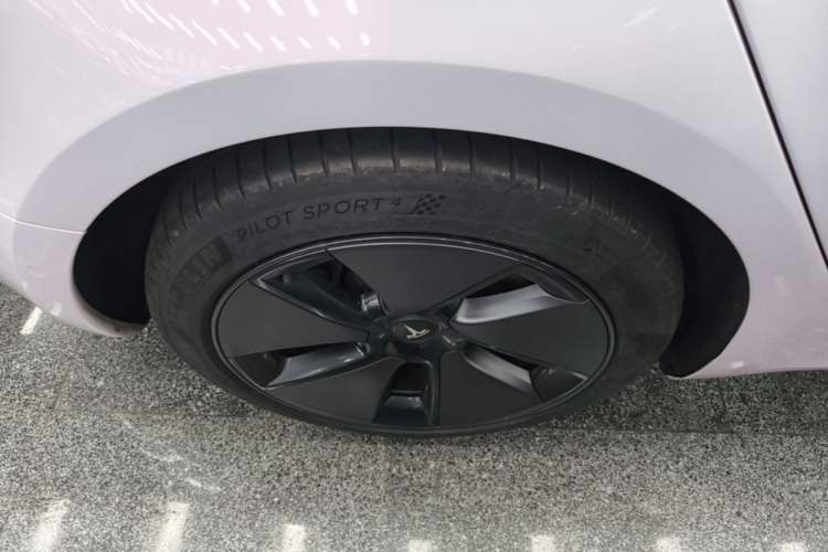 Used Tesla Model 3 2022 Rear-Wheel-Drive Version Right Rear Wheel Hub