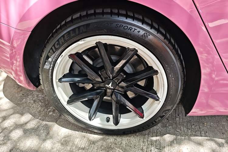 Used Tesla Model 3 2022 Rear-Wheel-Drive Version Right Rear Wheel Hub