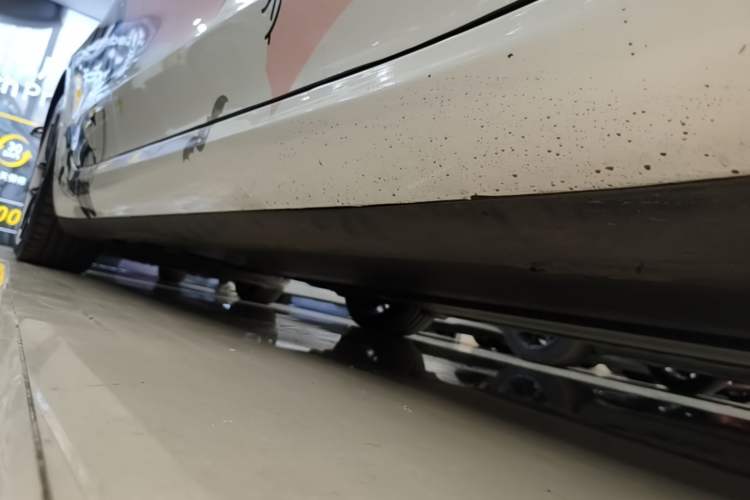 Used Tesla Model 3 2022 Performance High-Performance All-Wheel-Drive Version Right Side Sill