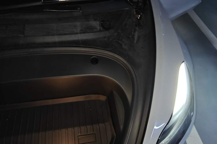 Used Tesla Model 3 2022 Rear-Wheel-Drive Version Engine Bay Left