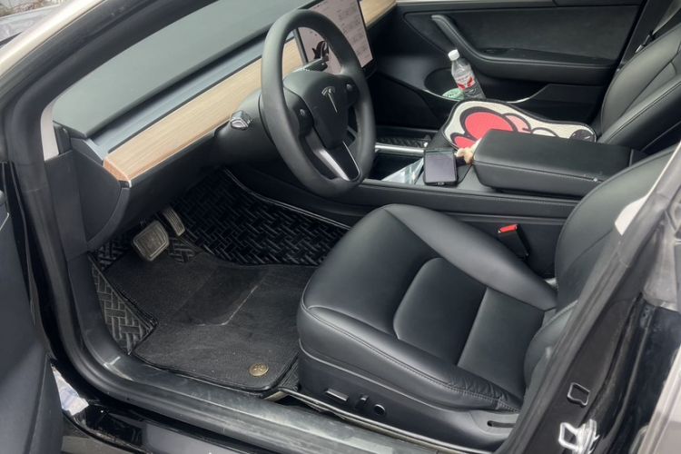 Used Tesla Model 3 2022 Rear-Wheel-Drive Version Interior 1