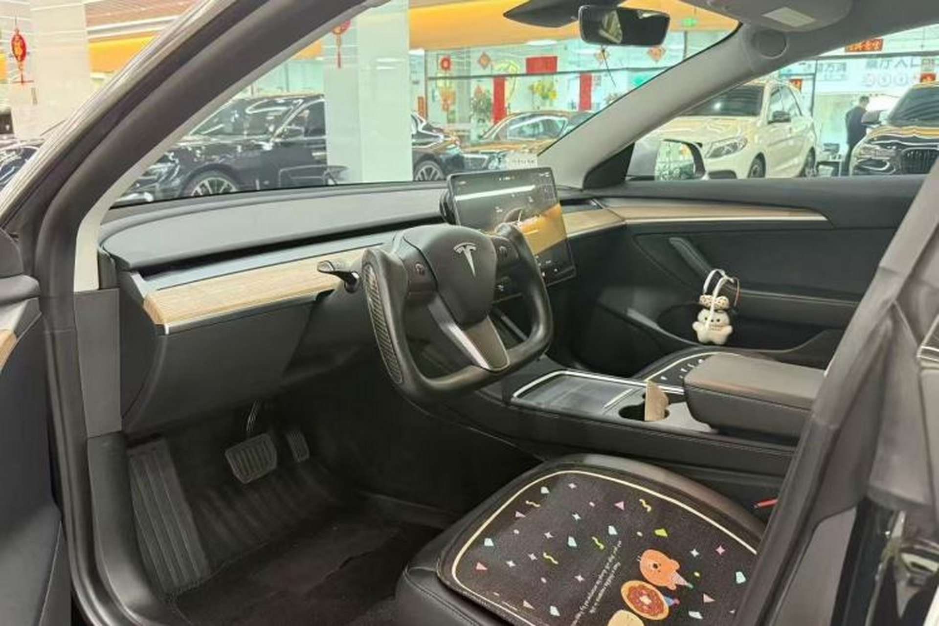 Used Tesla Model 3 2022 Rear-Wheel-Drive Version Interior 3