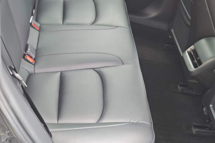 Used Tesla Model 3 2022 Rear-Wheel-Drive Version Interior 3