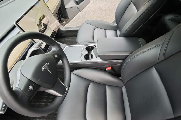 Used Tesla Model 3 2022 Rear-Wheel-Drive Version Interior 4