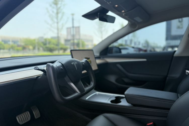 Used Tesla Model 3 2022 Performance High-Performance All-Wheel-Drive Version Interior 4