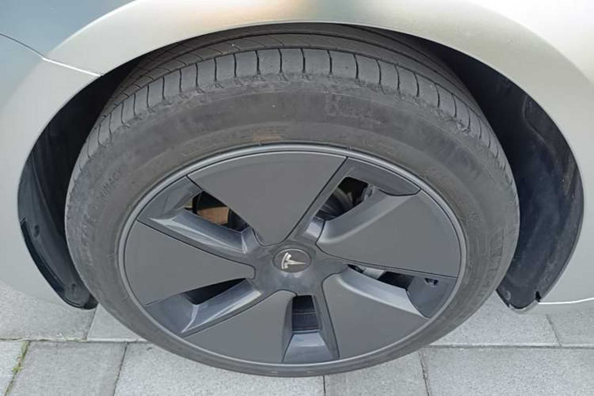 Used Tesla Model 3 2022 Rear-Wheel-Drive Version Left Front Wheel Hub