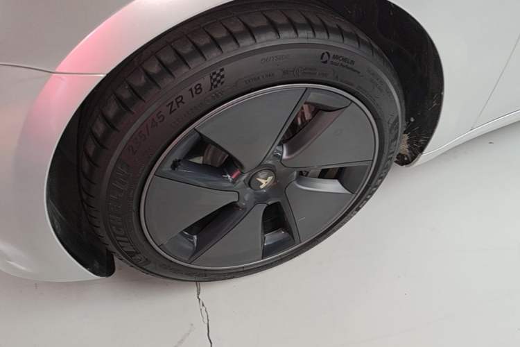 Used Tesla Model 3 2022 Rear-Wheel-Drive Version Left Front Wheel Hub