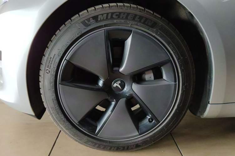 Used Tesla Model 3 2022 Rear-Wheel-Drive Version Left Front Wheel Hub