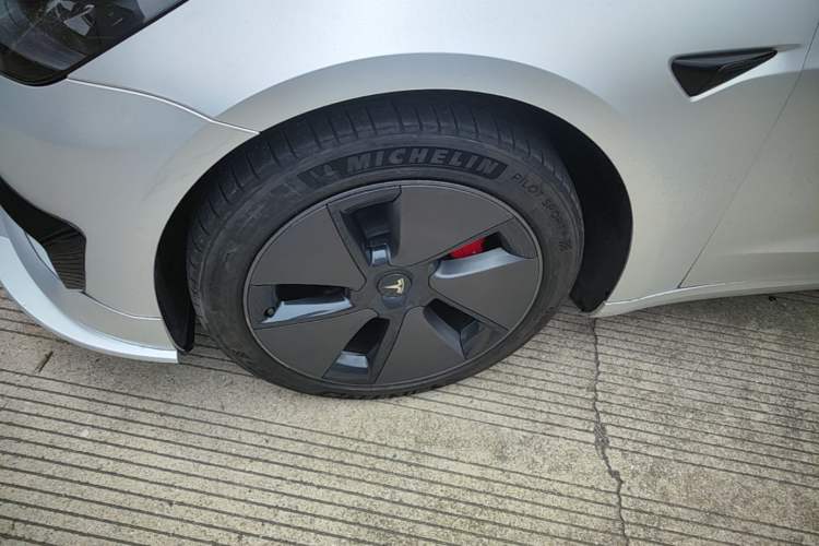 Used Tesla Model 3 2022 Rear-Wheel-Drive Version Left Front Wheel Hub