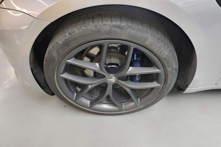 Used Tesla Model 3 2022 Rear-Wheel-Drive Version Left Front Wheel Hub