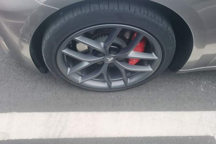 Used Tesla Model 3 2022 Performance High-Performance All-Wheel-Drive Version Left Front Wheel Hub