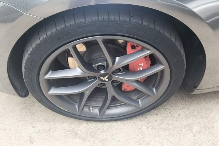 Used Tesla Model 3 2022 Rear-Wheel-Drive Version Left Front Wheel Hub