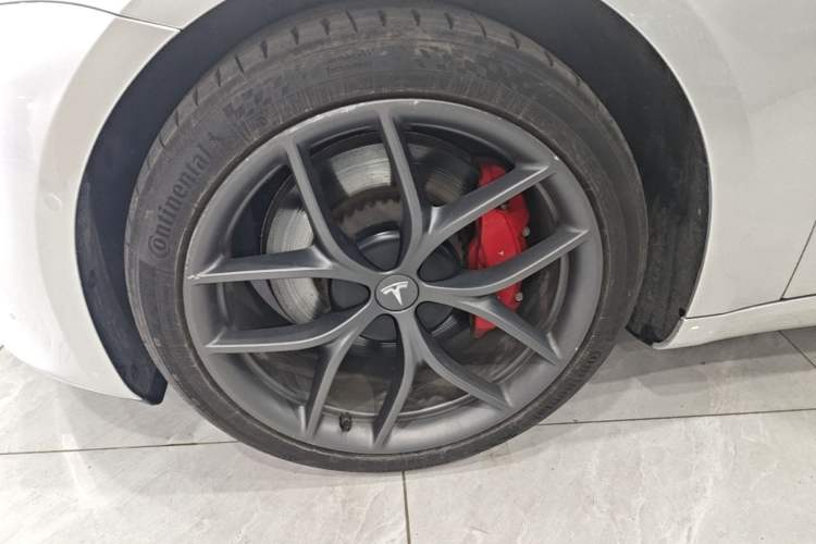 Used Tesla Model 3 2022 Performance High-Performance All-Wheel-Drive Version Left Front Wheel Hub