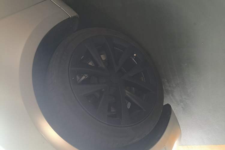 Used Tesla Model 3 2022 Rear-Wheel-Drive Version Left Front Wheel Hub
