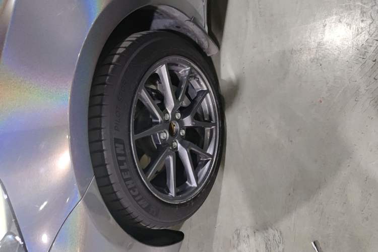 Used Tesla Model 3 2022 Rear-Wheel-Drive Version Left Front Wheel Hub