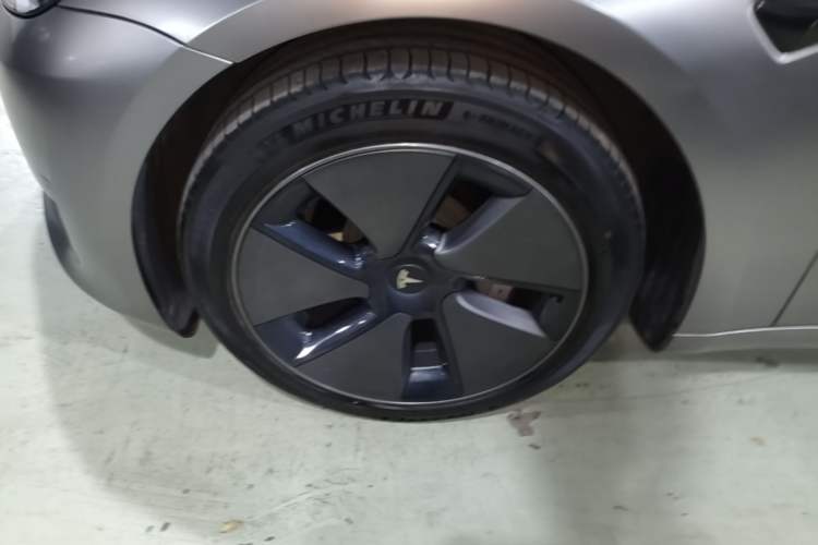 Used Tesla Model 3 2022 Rear-Wheel-Drive Version Left Front Wheel Hub