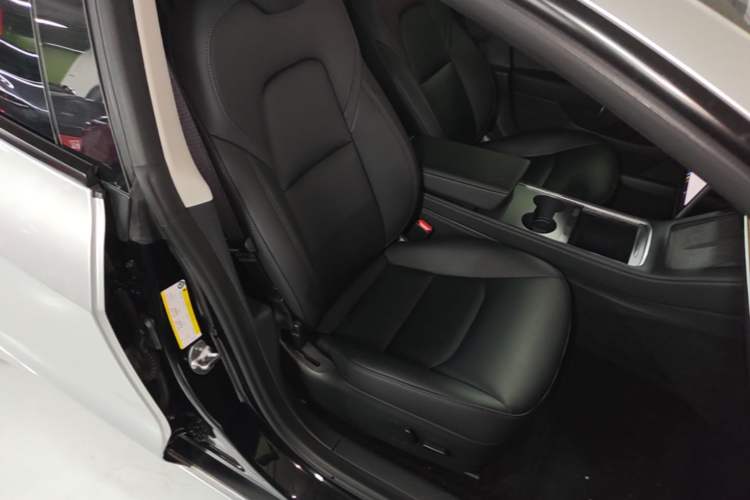 Used Tesla Model 3 2022 Rear-Wheel-Drive Version Right Front Seat