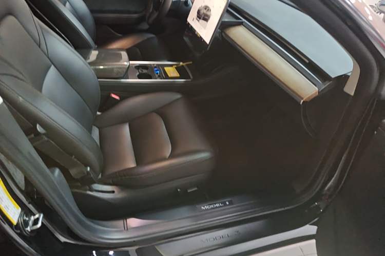 Used Tesla Model 3 2022 Rear-Wheel-Drive Version Right Front Seat
