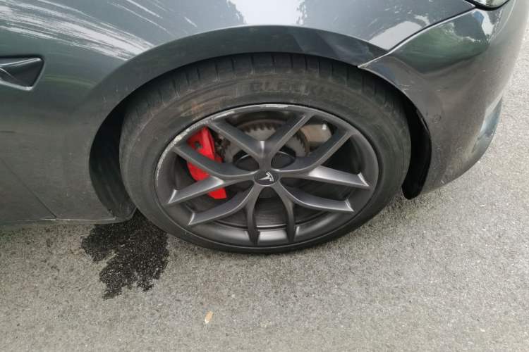 Used Tesla Model 3 2022 Performance High-Performance All-Wheel-Drive Version Right Front Wheel Hub