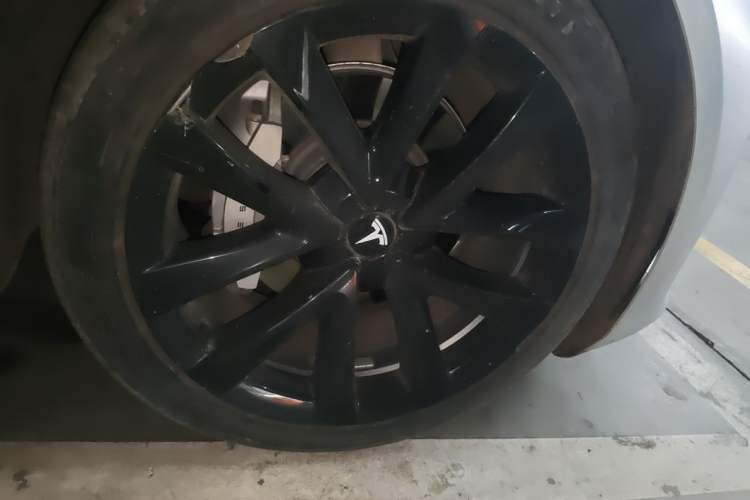 Used Tesla Model 3 2022 Rear-Wheel-Drive Version Right Front Wheel Hub