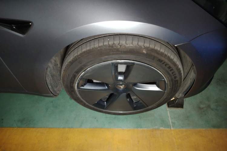 Used Tesla Model 3 2022 Rear-Wheel-Drive Version Right Front Wheel Hub