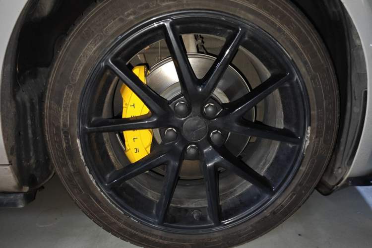 Used Tesla Model 3 2022 Rear-Wheel-Drive Version Right Front Wheel Hub