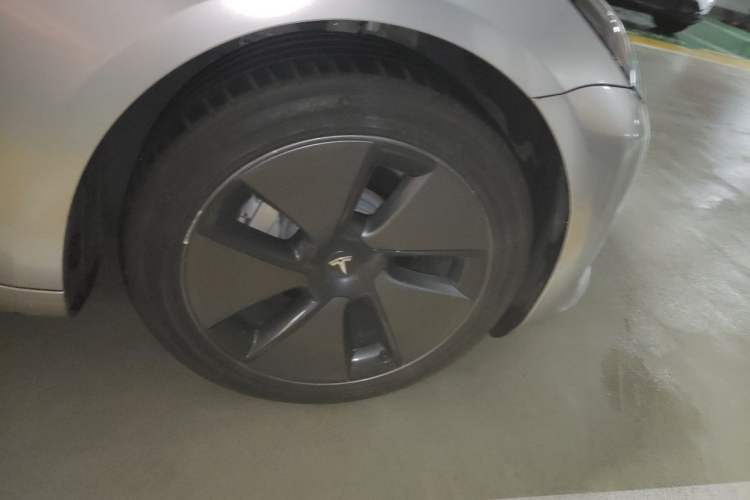 Used Tesla Model 3 2022 Rear-Wheel-Drive Version Right Front Wheel Hub