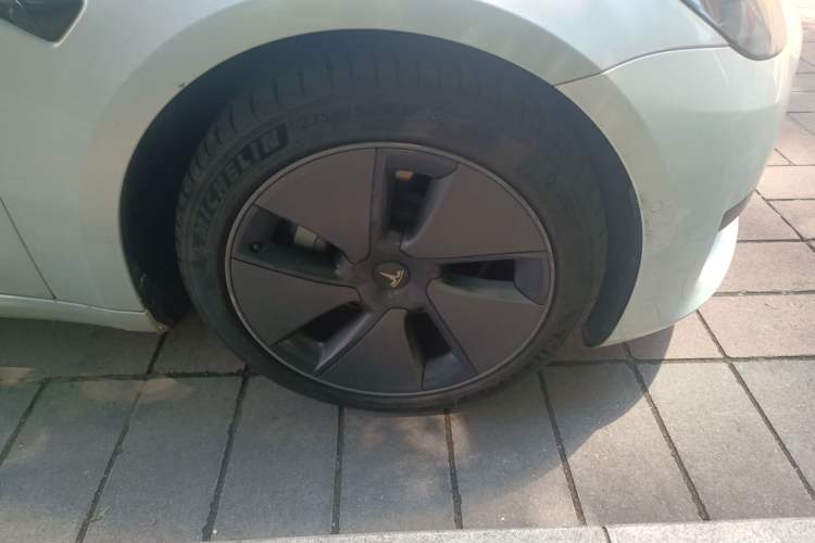 Used Tesla Model 3 2022 Rear-Wheel-Drive Version Right Front Wheel Hub